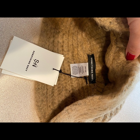 Winter hat - Picture 3 of 3